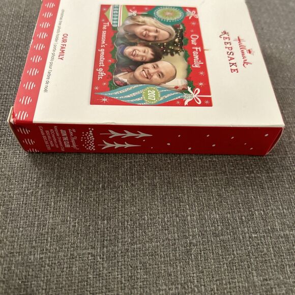 Hallmark Keepsake Ornament 2017 Our Family Photo Holder NIB - Picture 5 of 13